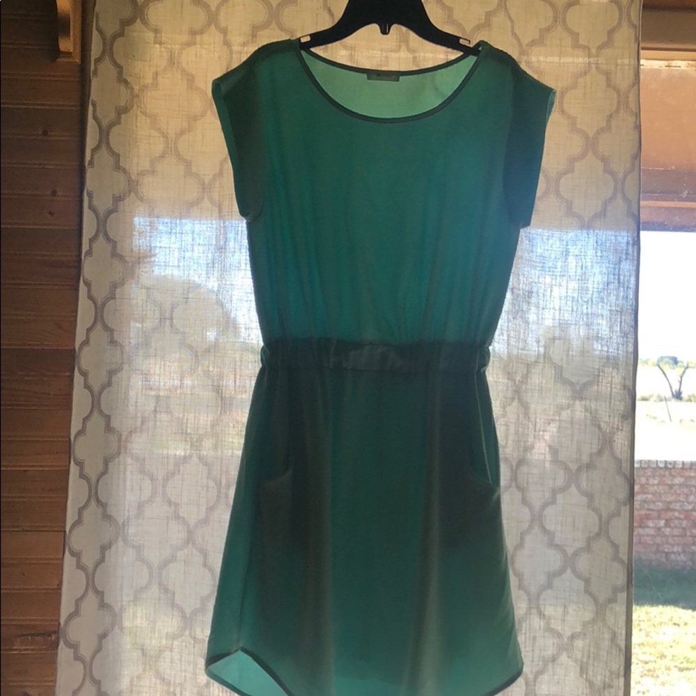 Small dress with pockets